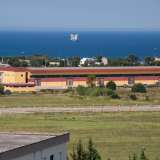 Con il blu del mare sullo sfondo, da qui abbiamo la visuale di tutta l�area circostante, in particolare della vecchia pista che da novant�anni a questa parte attraversa un glorioso pezzo di territorio barese